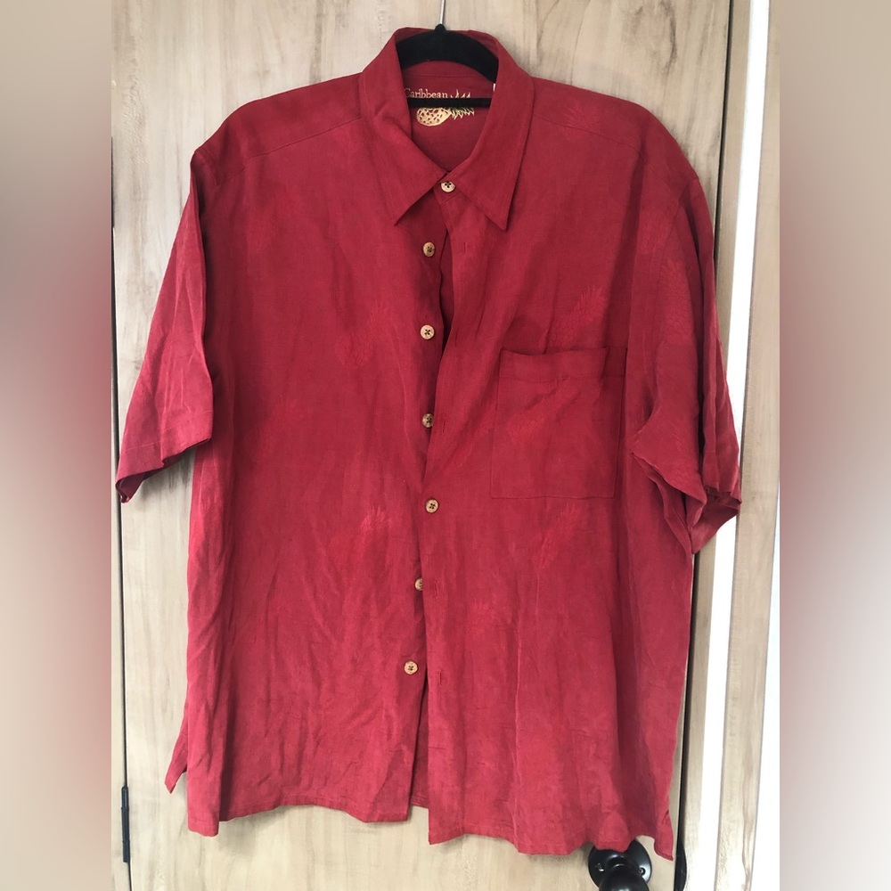 Caribbean 100% Silk Hawaiian buttondown shirt red on res pineapple design